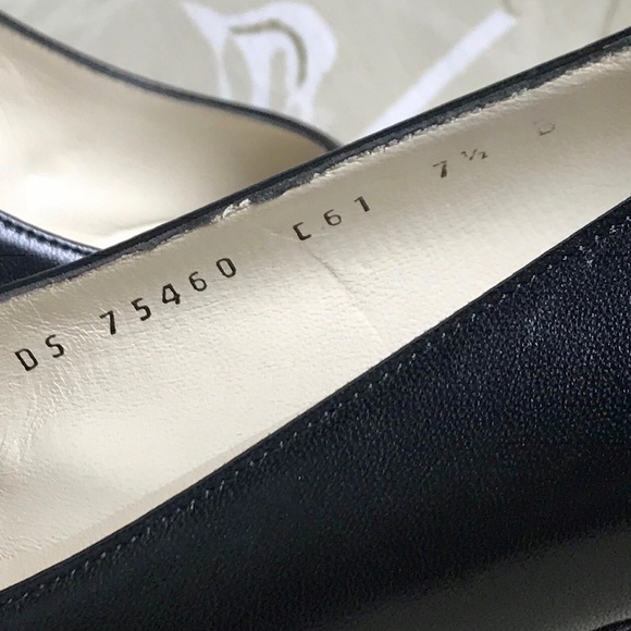 🎉Authentic Salvatore Ferragamo Women’s Leather Cap-toe Heels - Picture 6 of 8